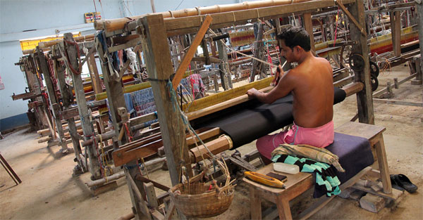 Chhandabrati Weavers - at the loom