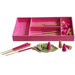 Lotus Incense gift set with bee shaped holder, 18 x 10cm