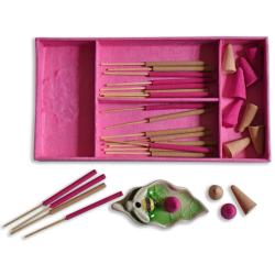 Lotus Incense gift set with bee shaped holder, 18 x 10cm