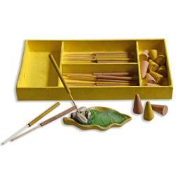 Jasmine Incense gift set with bee shaped holder, 18 x 10cm